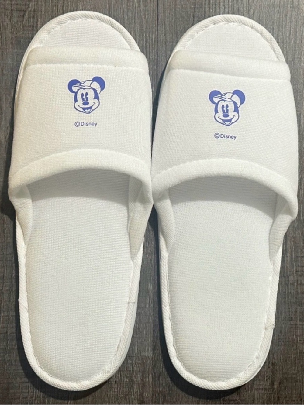 New Disney Men’s Size 10 White Mickey Mouse Slippers